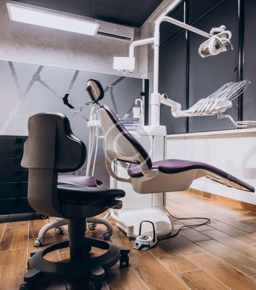 Dental treatment room with chair and equipment